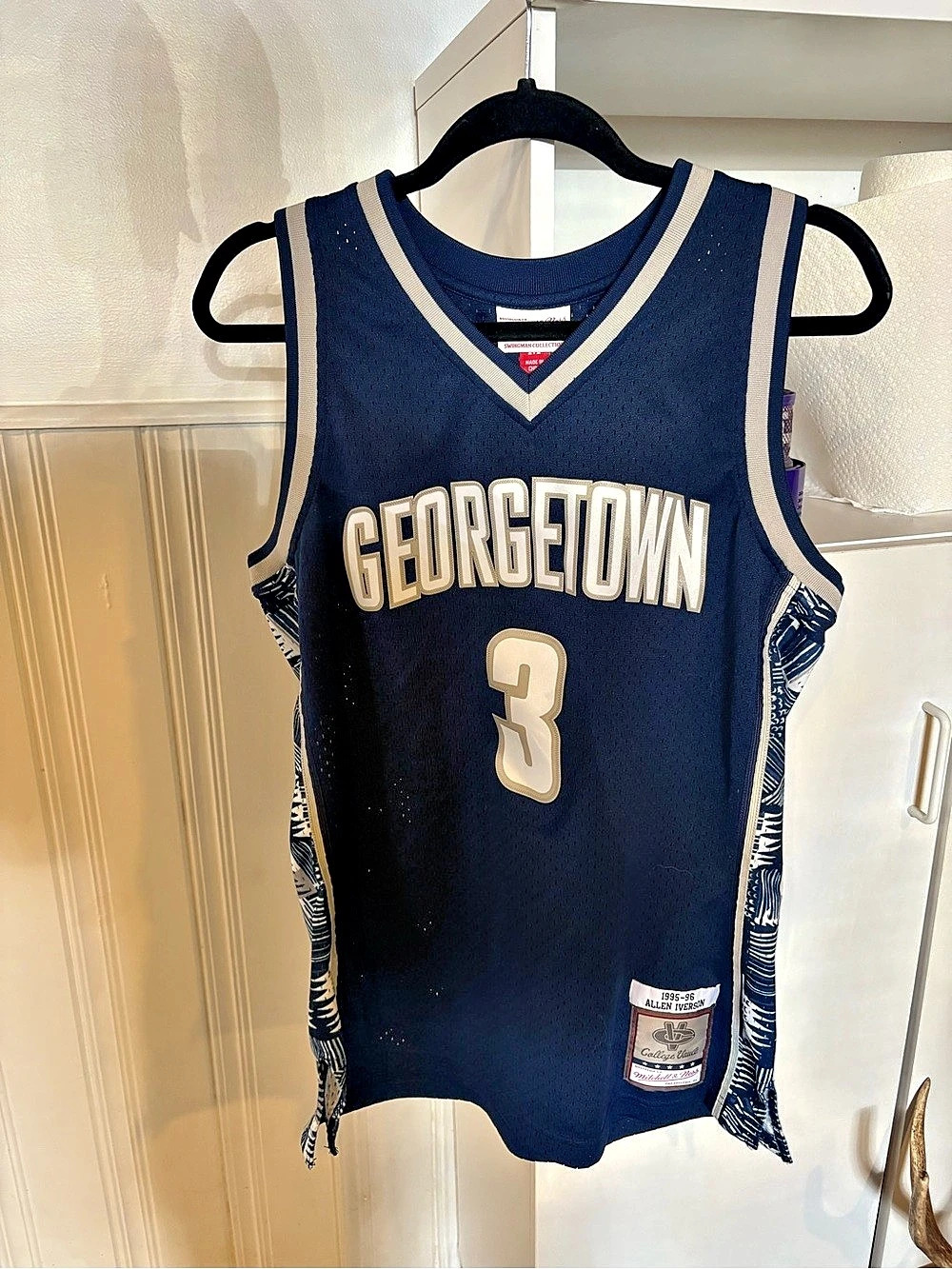 Mitchell & Ness Allen Iverson Georgetown Hoyas 1995-96 College Vault